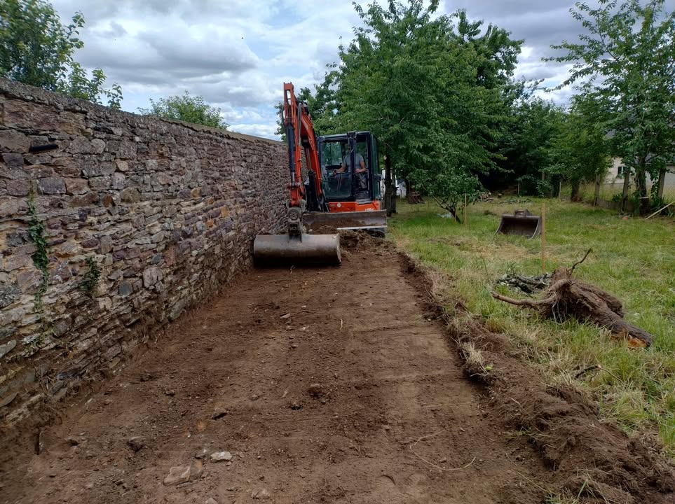 Bonjour, les travaux de terrassement du terrain situé près de la mairie de Guignen ont…